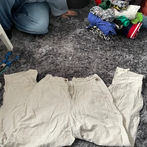 Linnebyxor  - Ny skick  priset är absolut diskuterbart och har du funderingar så tvecka inte på att höra av dig🥰