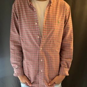 Ralph Lauren skjorta  - Säljer nu denna riktigt feta unika skjorta🤩Den är i bra skick och är storlek S! Hör av dig vid funderingar!  