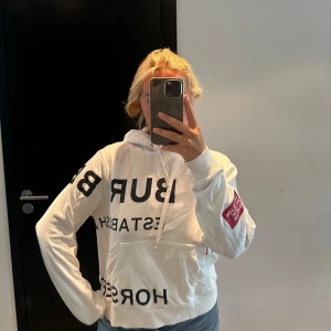 Hoddie  - Hoodie från burberry i storlek S , väldigt bra skick