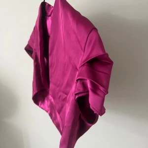 Bolero - Vet inte vilket märke för köpte secondhand men den är i typ nytt skick 💕