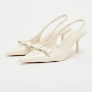 Klackar  - Fina klackar ifrån zara, använda fåtal gånger🤍🤍