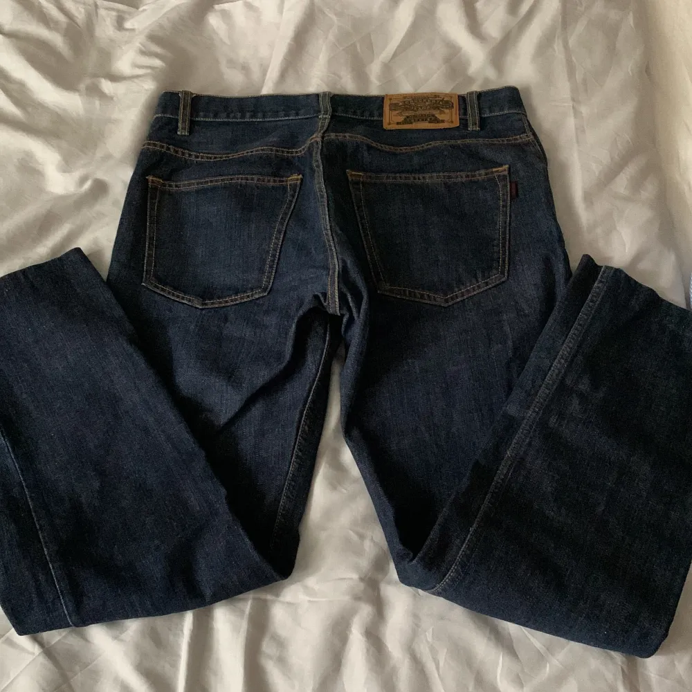 Äkta crocker jeans modell 312 Regular 32/32 Nyskick🌸 Mörkblå jeans med jättebra och starkt material!. Jeans & Byxor.