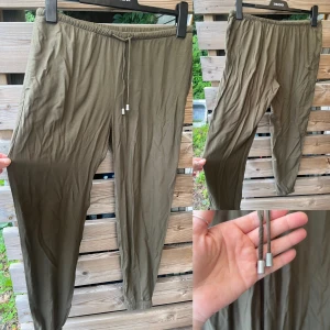 Luftiga sköna tunna byxor - Så otroligt sköna och luftiga byxor o viskos. Resår och dragsko i midjan, resår i bensluten. Lös passform. Märkta stl 38, jag skulle säga 38-40 använda men i väldigt fint skick. 