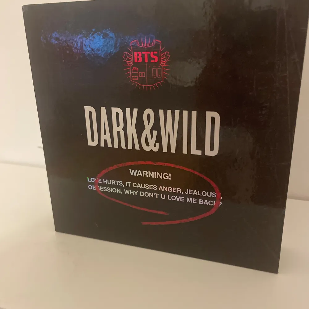 Dark & wild album. Övrigt.