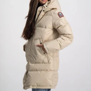 Parajumper - Parajumper i barnstolek 164-170, motsvarande XS / liten S. Endast använd en vinter. Gott skick. Köpt för 6400.