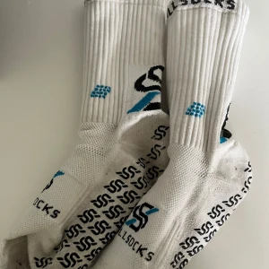 Skillsocks första generationen - Första släppet av Skillsocks, är i bra skick och fungerar bra, i storlek M (38-42