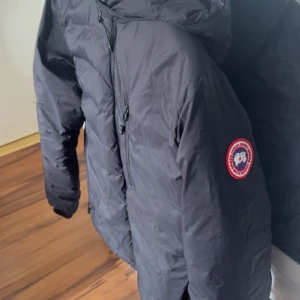 Canada Goose jacka - Den e för liten