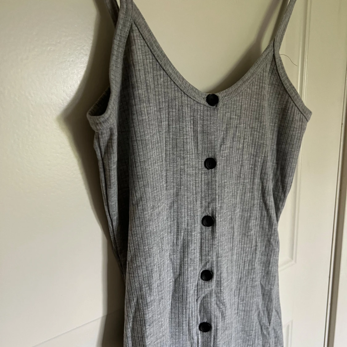 Lång klänning med knappar  - 91