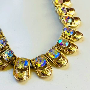 Armband  - Vackert armband med gnistrande rhinestones  Okänt material 