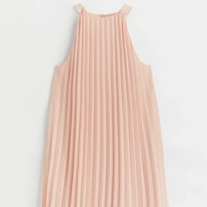 Hm klänning - Rosa plisserad klänning ifrån hm. Helt ny