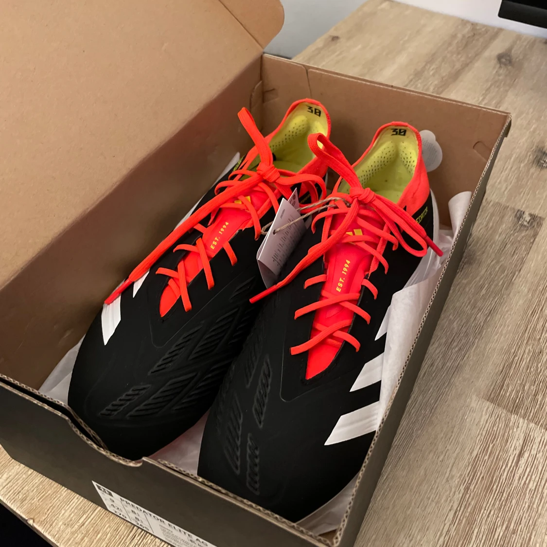 Fotbollsskor Adidas Predator stl 42 2/3 - 90