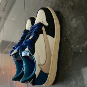 Travis scott - Skorna är inte rigtiga storlek 38