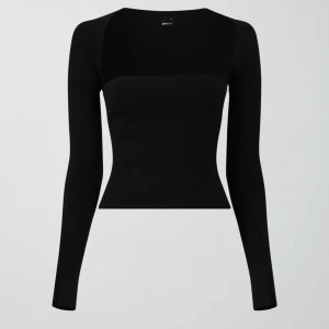 Svart långärmad topp - den är helt oanvänd, storlek xs, sitter jättefint 