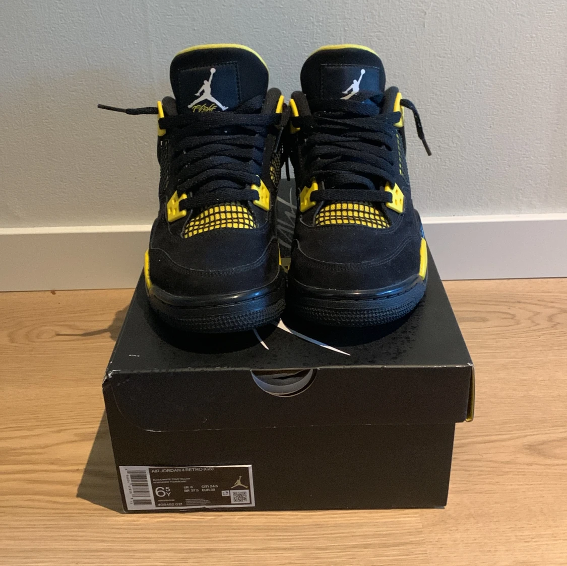 ⚫️🟡 Jordan 4 Yellow Thunders 🟡⚫️ - 90