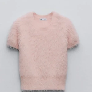 Zara tröja 💞 - Super fin zara tröja som jag har köpt på plick men är tyvärr för liten för mig och inte kommit till användning 💞