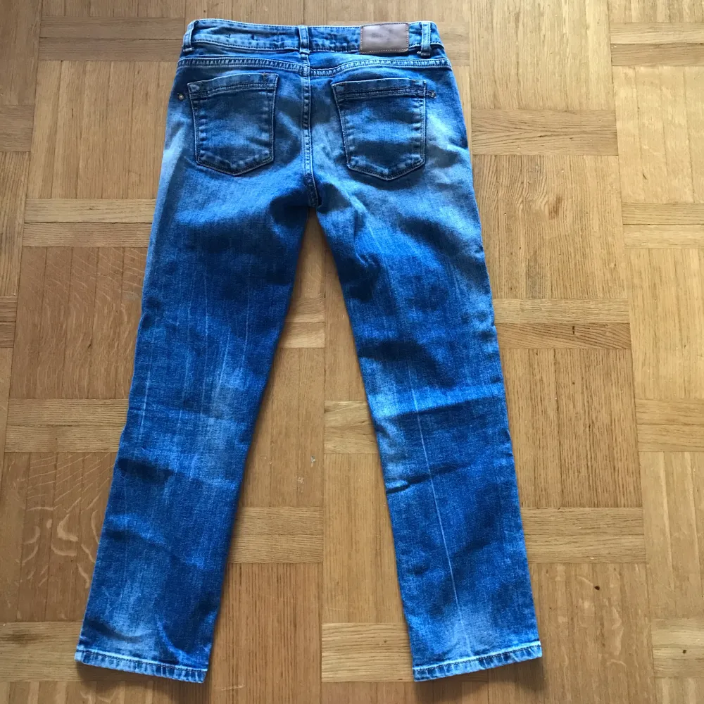 I fint skick, storlek S/36. Inte använd då de är för småa.  Klicka på köp nu.. Jeans & Byxor.