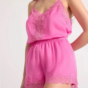 Lindex pyjamas set - Två delar matchade, ett set. Båda delarna Storlek M. Helt oanvänt med prislapp kvar 