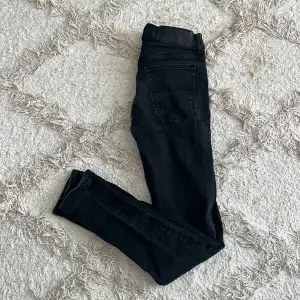 Säljer dessa as feta jeans från tiger of Sweden modell slim fit. Fint skick. Inga defekter!