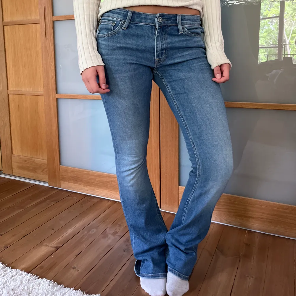 Super fina lågmidjade jeans från crocker!❤️. Jeans & Byxor.