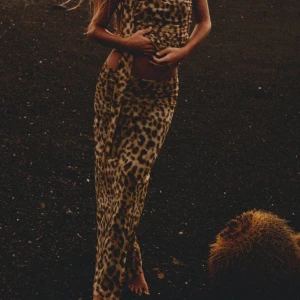 Populär Zara Leopard Kjol - Säljer den populära Zara kjolen som är slutsåld på deras hemsida. Helt ny med prislapp på.