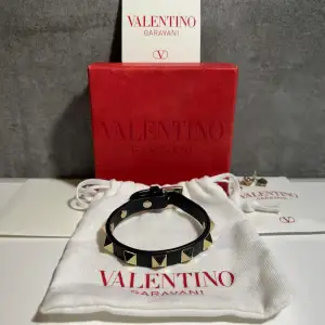Valentino Armband Bra skick One size Allt på bilden följs med