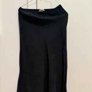 Djerf Avenue Skirt Ash - Worn a few times and I don’t use it anymore. 