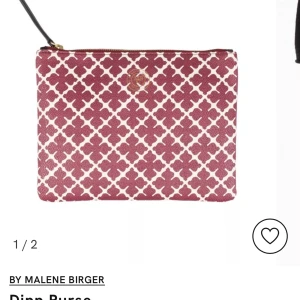 Söker: Malene Birger clutch vinröd  - Önskar köpa denna, hör gärna av dig om du har lust att sälja till mig!! <3