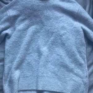 Zara tröja - Stickad Zara tröja helt oanvänd. Nypris ca 500 kr pris kan diskuteras vid snabb affär. 