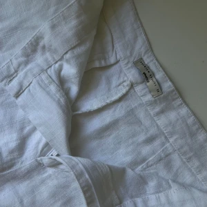 Vita linnebyxor - Vita linnebyxor från ginatricot. Premium quality. Storlek 38. Köpta på vinted, som nya. 