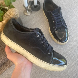 Lanvin Skor - Säljer dessa feta Marinblå Lanvins| Storlek 44 (UK10) | 7/10 Skick | Ingår: 1 Dustbag | Hör av er vid minsta lilla fundering! ✌️