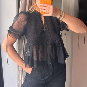 Blus  - Säljer min super coola blus från zara 