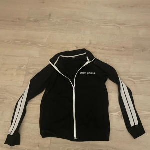 palm angels tröja - Strolek M  skriv om man vill ha mer bilder! kan gå ner i pris vid snabb o enkel affär 😊