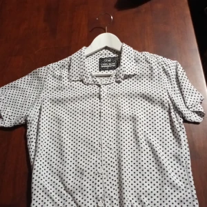 Twin wear skjorta - Ny twin wear skjorta. Storlek L Tar 400kr men kanske tar mindre