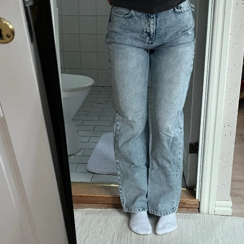 Köpta på junkyard, knappt använda då dem är lite för stora för mig 💕🫶 Rak passform. Jeans & Byxor.