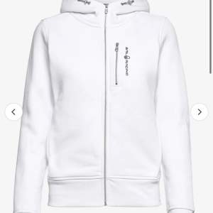 Vill säga min Sail Racing tröja. Köpte den före året men vill inte ha den längre. Köpte den på kidsbrandstore för 999kr men säker för 300kr