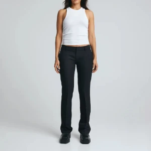 Lågmidjade kostymbyxor  - Nästan helt oanvända kostymbyxor från bikbok i nyskick!