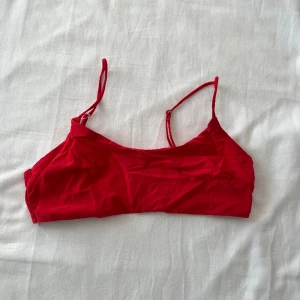 Röd/rosa bikinitopp - Gullig bikinitopp som jag tyvärr växt ur🫶🏼💘