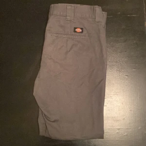 Dickies Byxor - Säljer nu mina Dickies chinos, helt oanvända och har bara legat i garderoben 10/10 skick💯