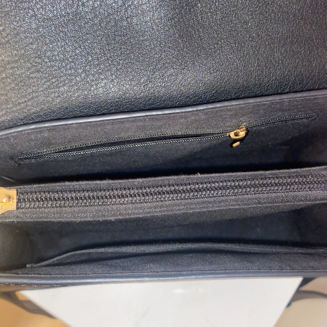 Svart axelremshandväska - 90