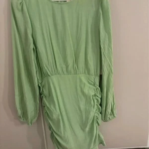 Klänning Nelly - Oanvänd mintgrön klänning från Nelly med prislapp kvar. Storlek 36. 