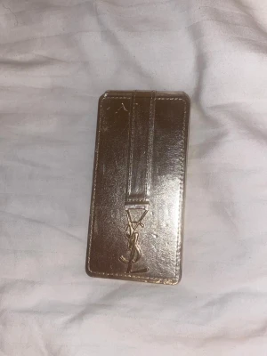 Ysl Makeup palette gold  - Ysl Makeup palette gold  Endast testad saknas 2 borstar se bild