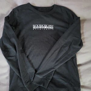 Tröja - En skitsnyg napapijri tröja i storlek S/M, knappt använd, i mycket bra skick!🤍