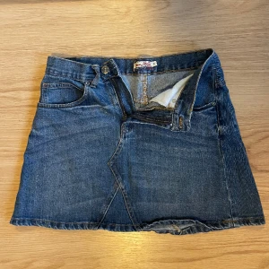 Jeanskjol - Storlek S, fint skick! Köpt begafnad🫶