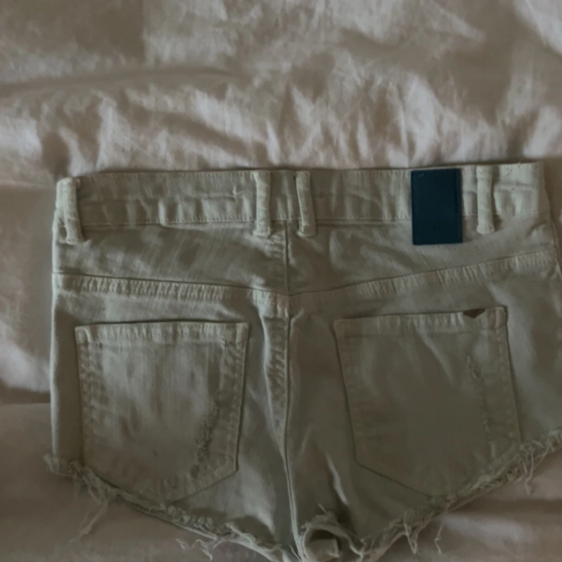 LÅGMIDJADE SHORTS - 90