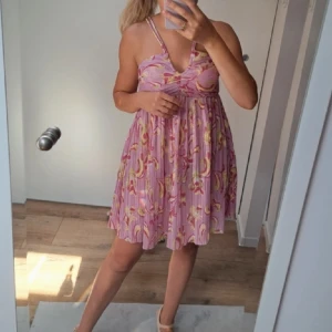 Zara klänning  - Sommarklänning från zara🩷storlek m, passar s-m. 