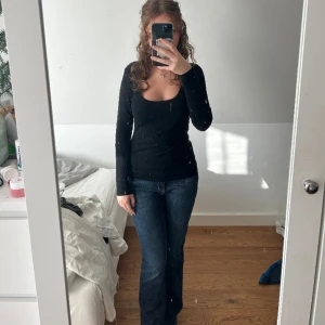 jeans - lätt bootcut jeans från lindex, passar helt okej på mig som e 175
