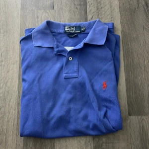 Ralph lauren piké  - Sjukt snygg ljusblå Ralph lauren pike i topp skick!!!!!!!
