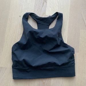 Peak Performance sport bh S - Aldrig använd då den är för liten för mig 
