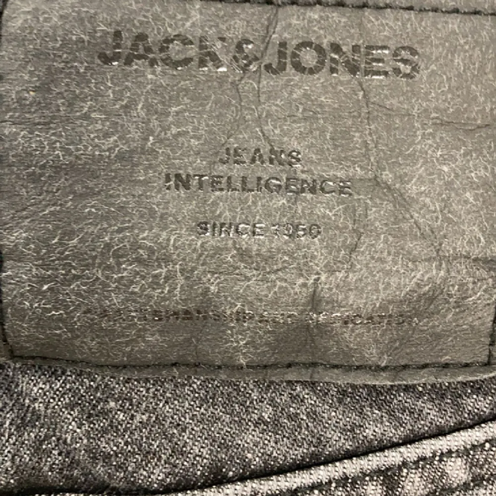 Jack & Jones jeans i Stl. 28/30. Säljer då de inte kommer till användning. Jeans & Byxor.