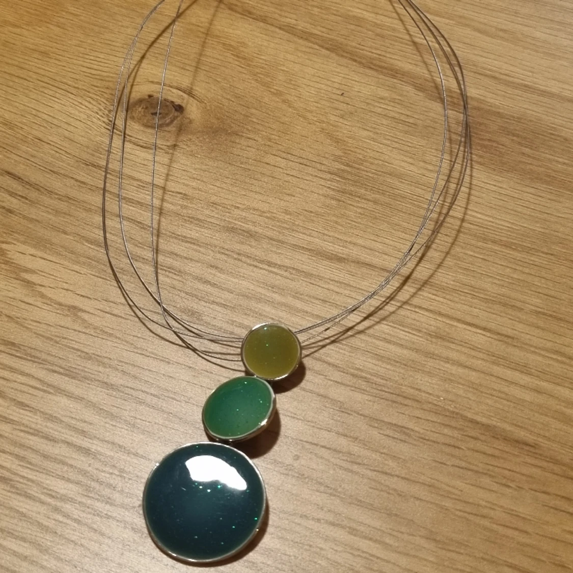 Halsband gröna stenar - 91